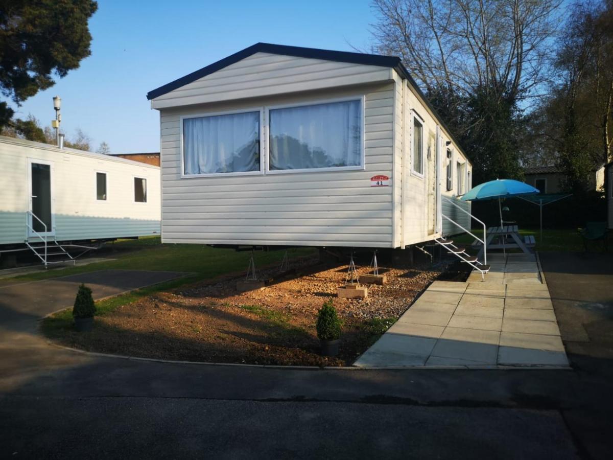 Vila 41 Orchard Bank, 3 Bed, Rockley Park Poole Exteriér fotografie