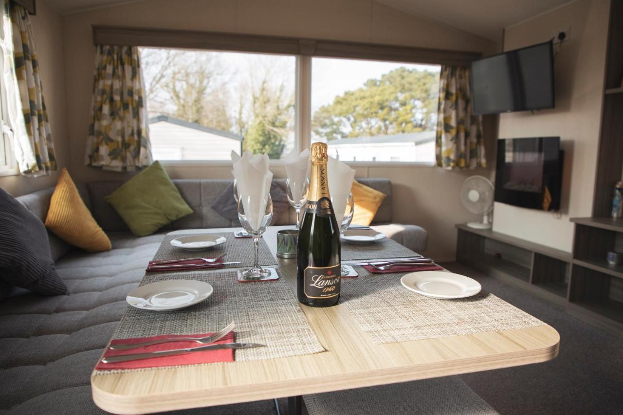 Vila 41 Orchard Bank, 3 Bed, Rockley Park Poole Exteriér fotografie