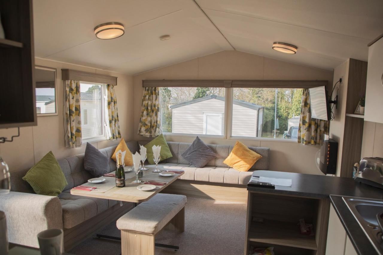 Vila 41 Orchard Bank, 3 Bed, Rockley Park Poole Exteriér fotografie